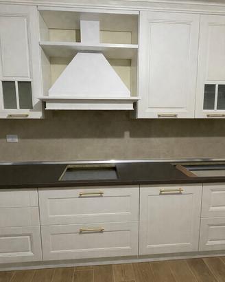 Cucina bianca in legno massello pari al nuovo
