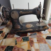 Macchina da cucire vintage in ferro Naumann 