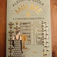 Miss Bee e il cadavere in biblioteca 