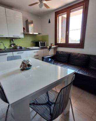 CUCINA con divano letto  e CAMERA da LETTO