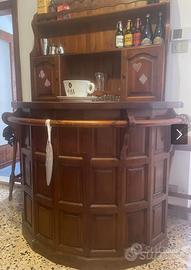 Mobile bar: banco, credenza porta bottiglie e 2 sf