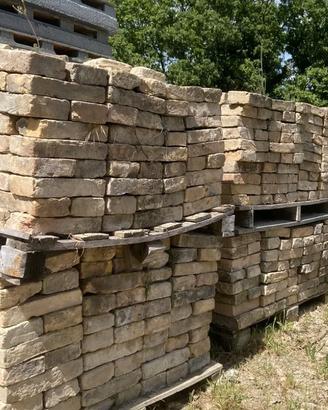 Mattoni antichi e tegole marsigliesi su bancali
