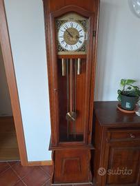 Orologio a pendolo a colonna