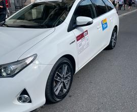 Toyota auris touring sport 2015 hibrid