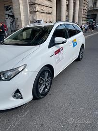 Toyota auris touring sport 2015 hibrid