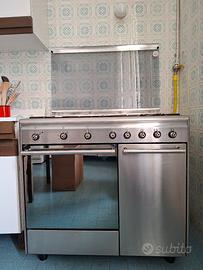 Cucina SMEG con forno e 5 fuochi