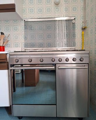 Cucina SMEG con forno e 5 fuochi