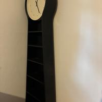 Orologio nero da parete, moderno e bello. Quadrant