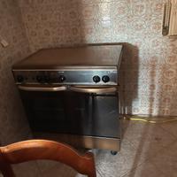 Cucina gas metano piu tavolo con sedie