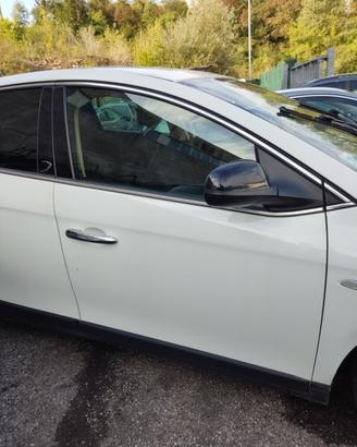 Porta anteriore dx nuda LANCIA DELTA del 2013