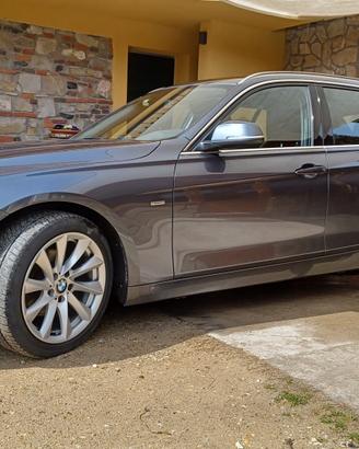 BMW 320d xDrive Touring Luxury 184 CV Automatica