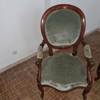 poltroncina in legno e velluto