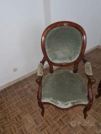 poltroncina in legno e velluto