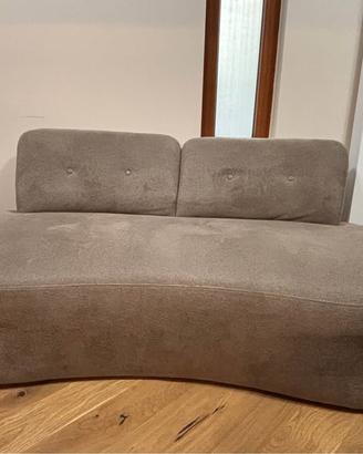 DIVANO SEMINUOVO (1 ANNO DI VITA) - 250 EURO