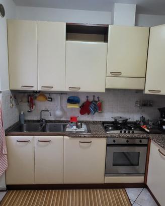 CUCINA COMPONIBILE AD ANGOLO