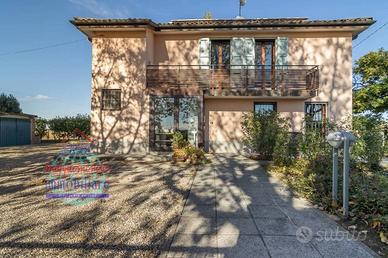Villa di 215 m² con più di 5 locali e box auto dop
