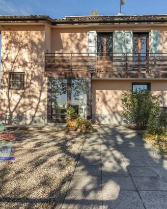 Villa di 215 m² con più di 5 locali e box auto dop