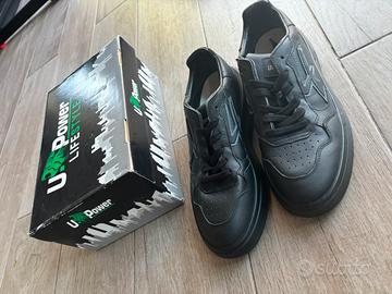 Modello Kal Sneaker antiscivolo U-Power nero/grigi