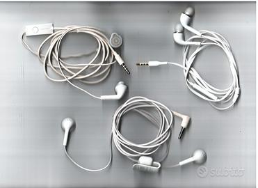 3 auricolari con cavo ricondizionati