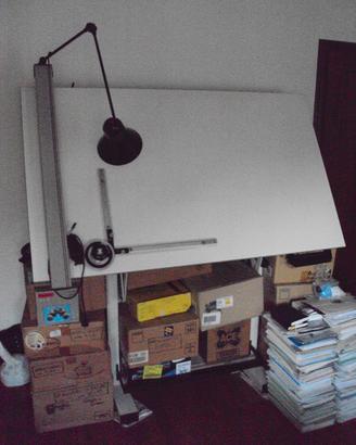 Tavolo da disegno tecnico con tecnigrafo