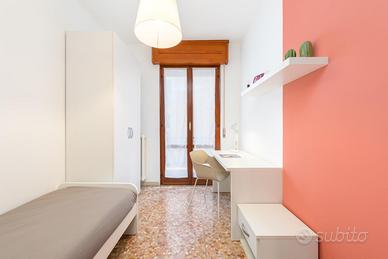 Stanza singola con balcone [VR_MRG4-A_S2]