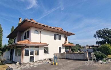 Villa di 350 m² con 3 locali a Pomezia