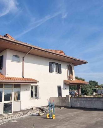 Villa di 350 m² con 3 locali a Pomezia
