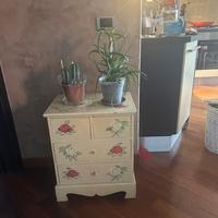 Mobiletto con cassetti