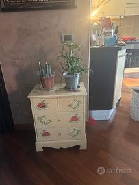 Mobiletto con cassetti
