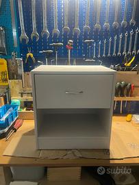 Comodino  bianco per cameretta