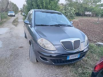Lancia y