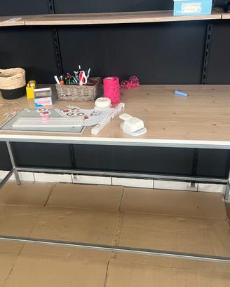 Tavolo da lavoro o esposizione
