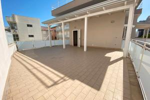 3Vani+2Terrazzi+2Posti Auto+Lastrico Solare MAV303