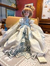 Bambola Cenerentola in porcellana  Thai Batik