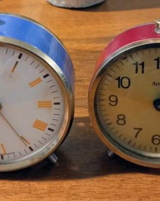 Due sveglie manuali vintage funzionanti