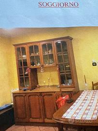 Credenza con vetrina e cassettiera