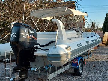 BSC 65 con 200 CV Suzuki