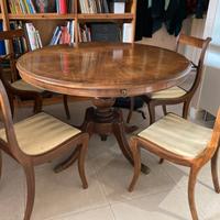 Tavolo in legno e sedie vintage