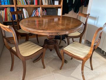 Tavolo in legno e sedie vintage