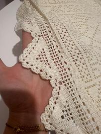 Copriletto matrimoniale fatto a mano all’uncinetto