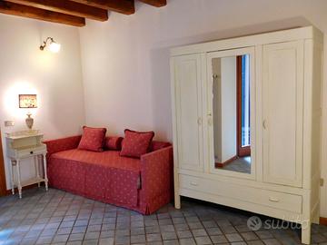 Camera letto antica restaurata/dipintia a mano