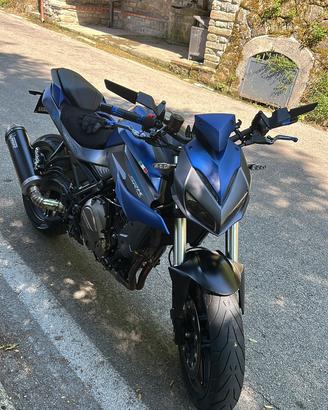 Moto qj srk 700