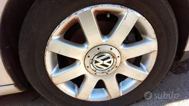 4 pneumatici più cerchi in lega.