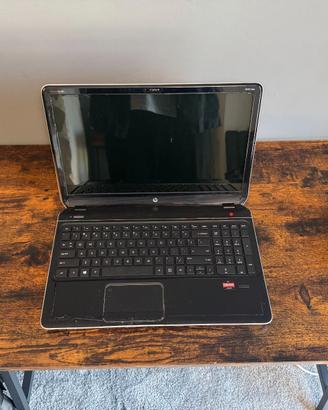 Tre computer portatili Microsoft e HP