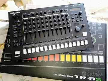 Roland tr8s