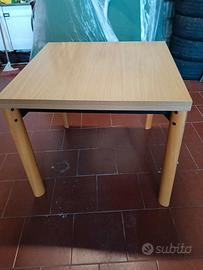 Tavolo quadrato allungabile