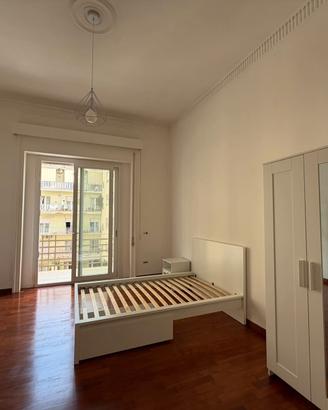 Stanza femminile studentessa vomero ben collegata