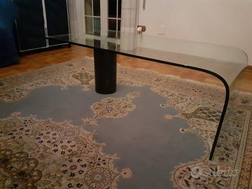 Tavolino in vetro con curva ed appoggio in marmo