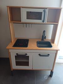 Cucina di legno per bambini