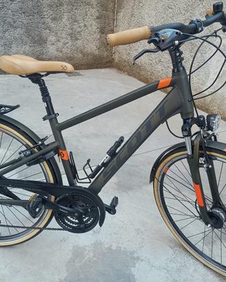 BICI DA 28 DA  TREKKING MARCA SCOTT   ( NUOVA )
